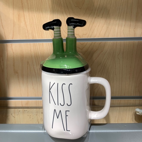 Rae Dunn Kiss me Irish ☘️ Mug - Picture 5 of 6